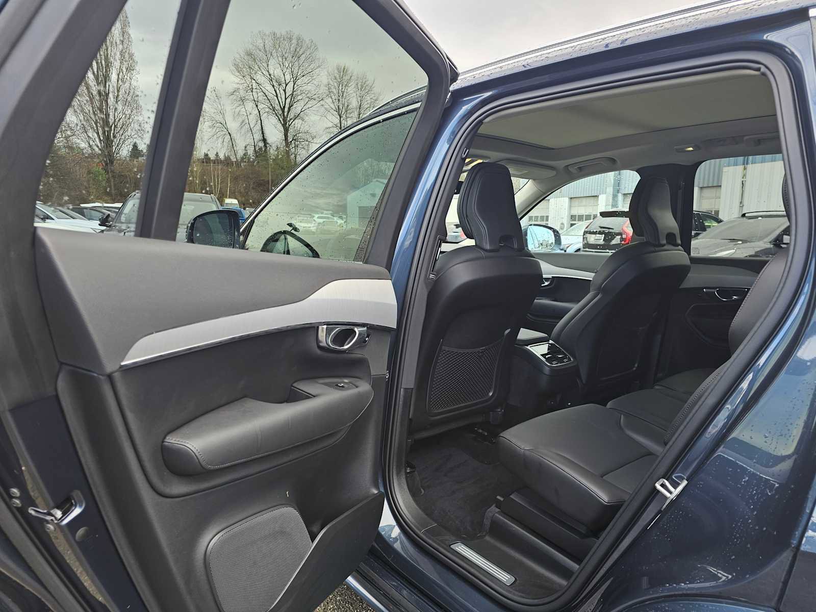 Used 2025 Volvo XC90 B5 Core w/ Protection Package Premier image 16