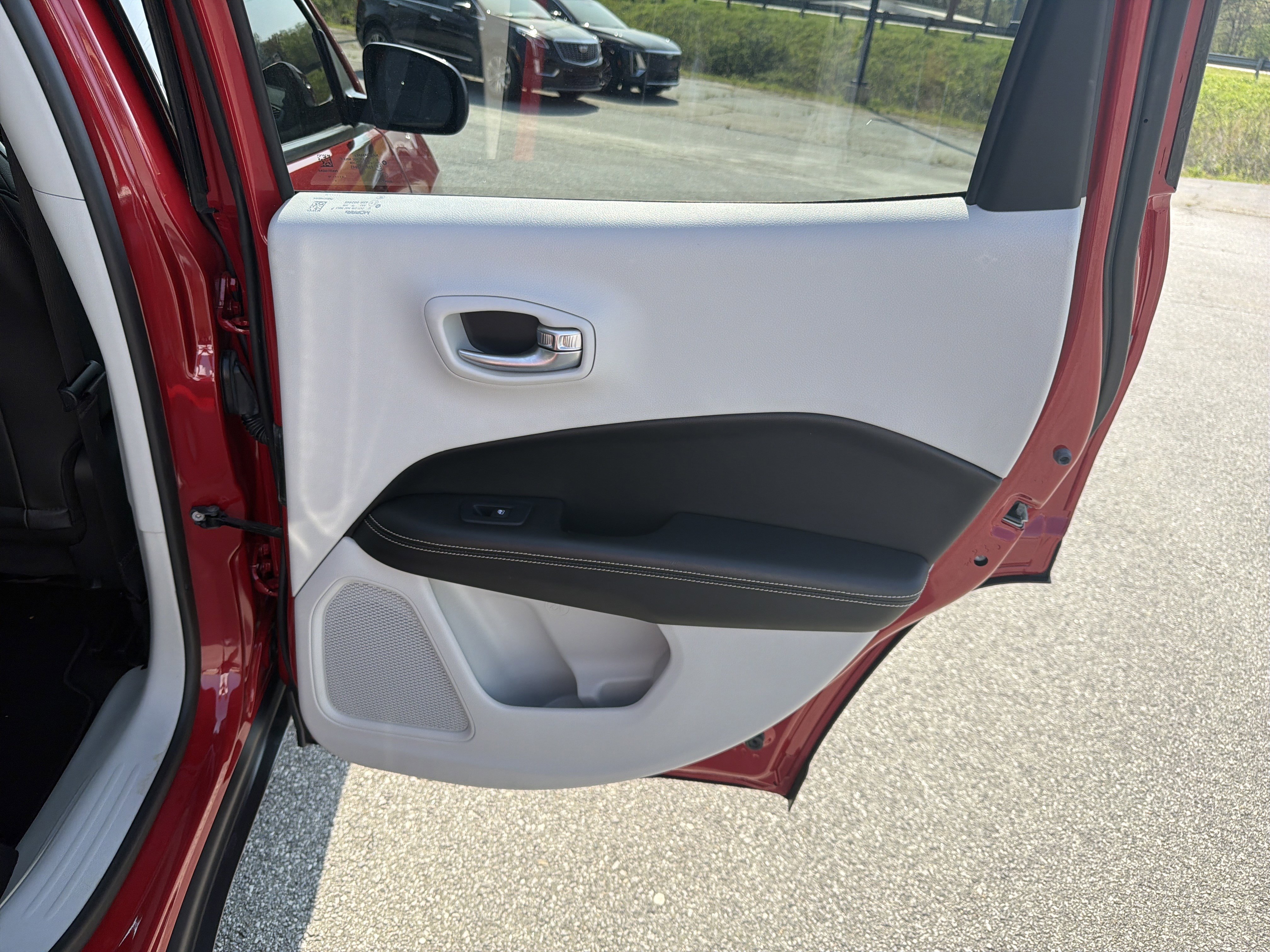 Used 2019 Jeep Compass Latitude w/ Popular Equipment Group image 17