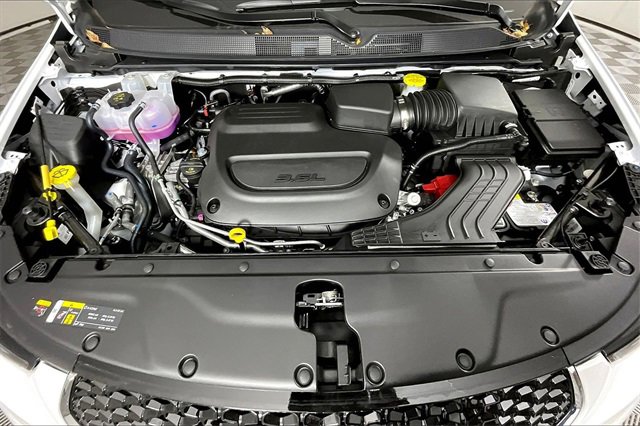 New 2026 Chrysler Pacifica Limited image 2