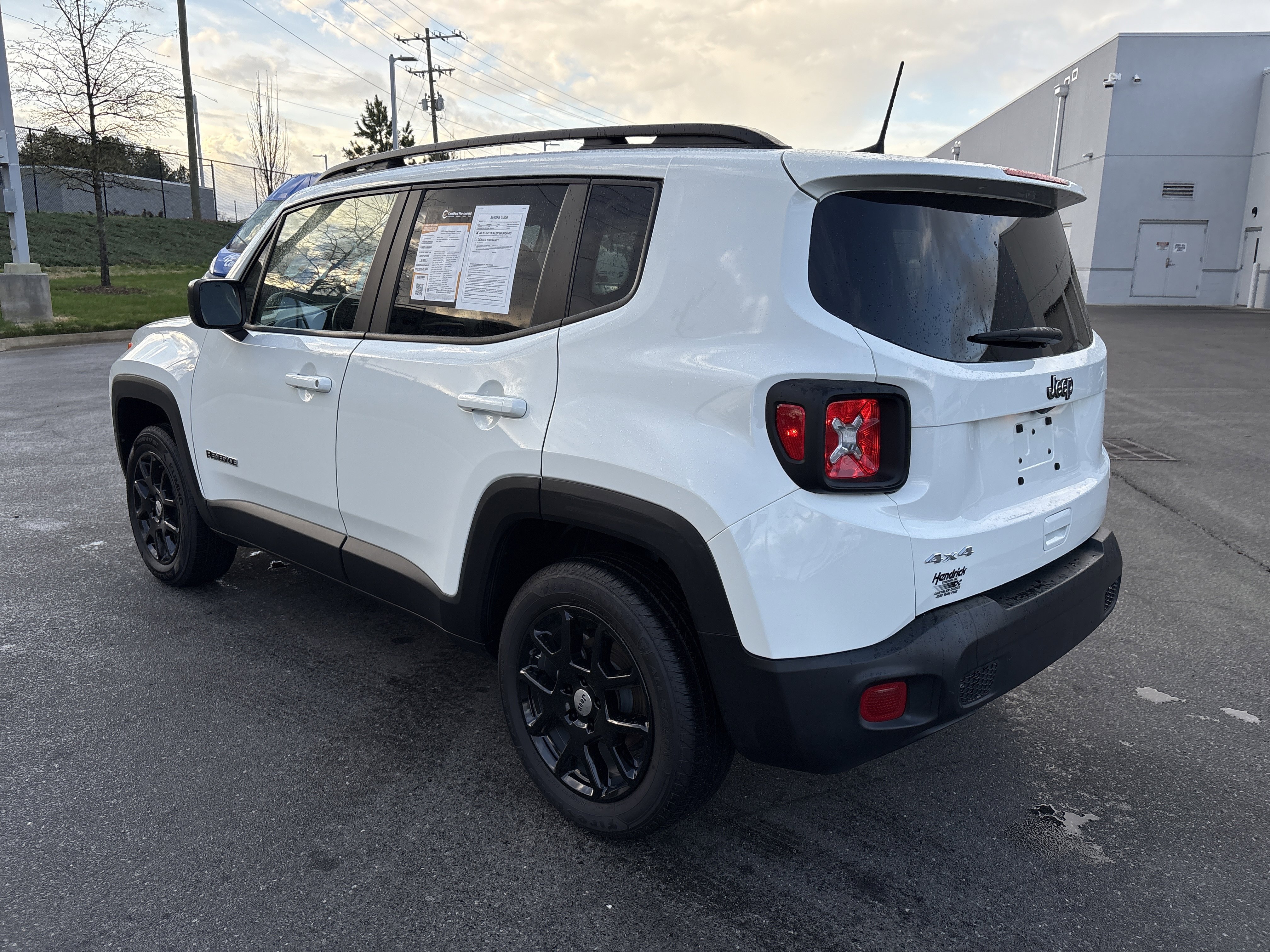 Certified 2023 Jeep Renegade Latitude w/ Premium Group image 7