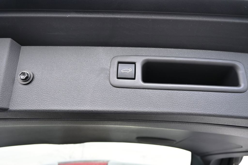 New 2026 Toyota Highlander Platinum image 9