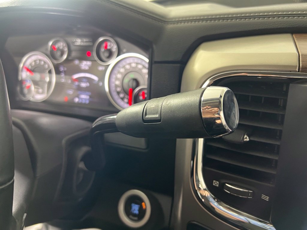 Used 2015 RAM 3500 Laramie w/ Convenience Group AWD/4WD image 28