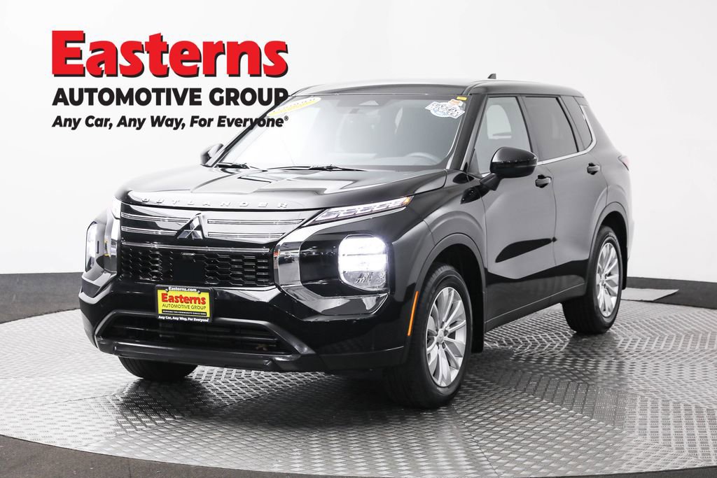 Used 2025 Mitsubishi Outlander ES image 1