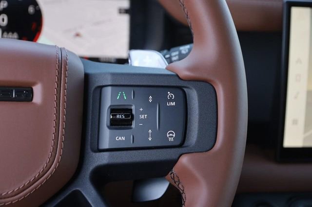 Used 2025 Land Rover Defender 110 image 18