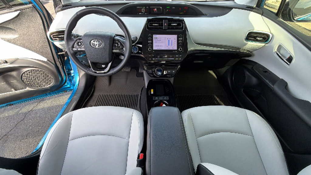 Used 2022 Toyota Prius XLE w/ Advanced Technology Package FWD image 26