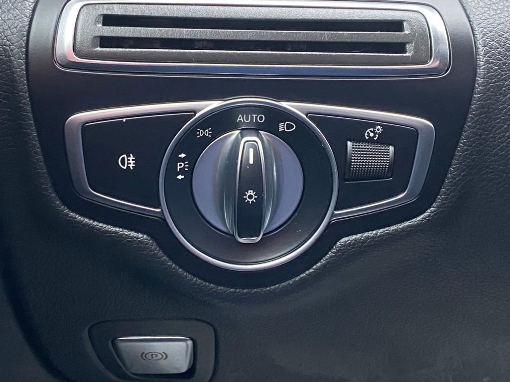 Used 2019 Mercedes-Benz C 300 Sedan image 27