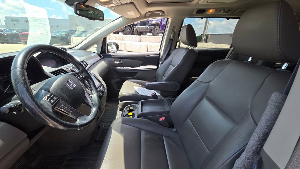 Used 2016 Honda Odyssey Touring Elite image 11