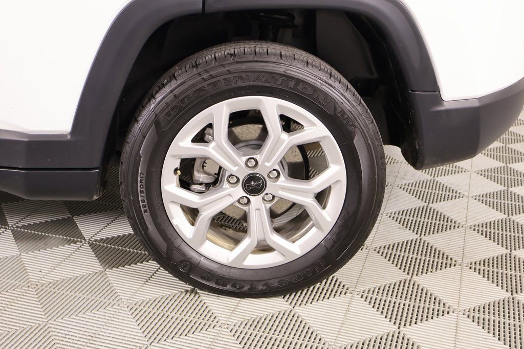 Used 2025 Jeep Compass Sport image 17