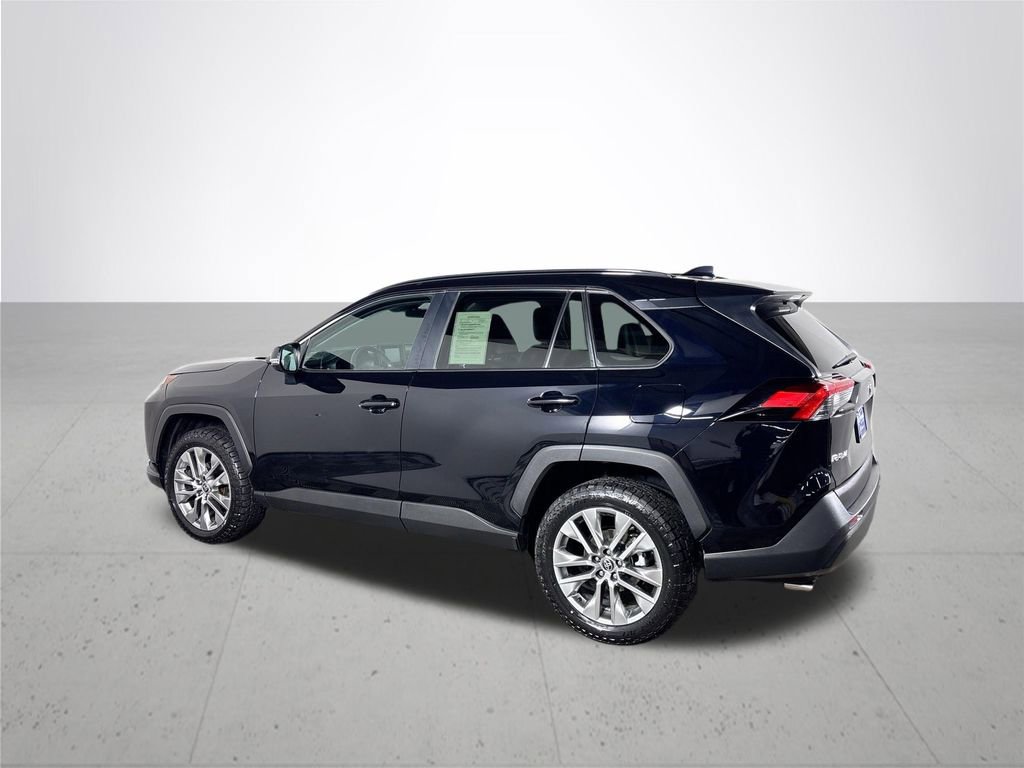 Used 2022 Toyota RAV4 XLE Premium w/ Carpet Mat Package (TMS) AWD/4WD image 8