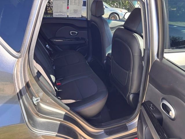 Used 2019 Kia Soul ! FWD image 11