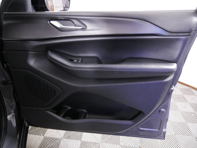 Certified 2024 Jeep Grand Cherokee Altitude AWD/4WD image 11