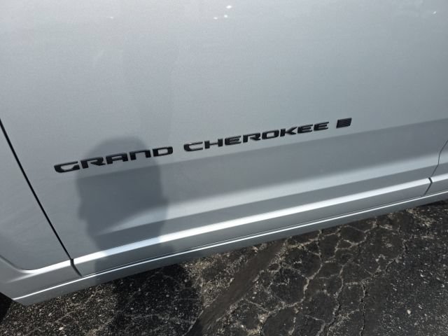 Used 2025 Jeep Grand Cherokee Summit AWD/4WD image 58