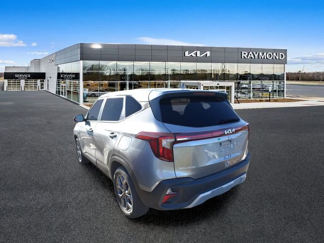 Used 2024 Kia Seltos LX AWD/4WD image 5