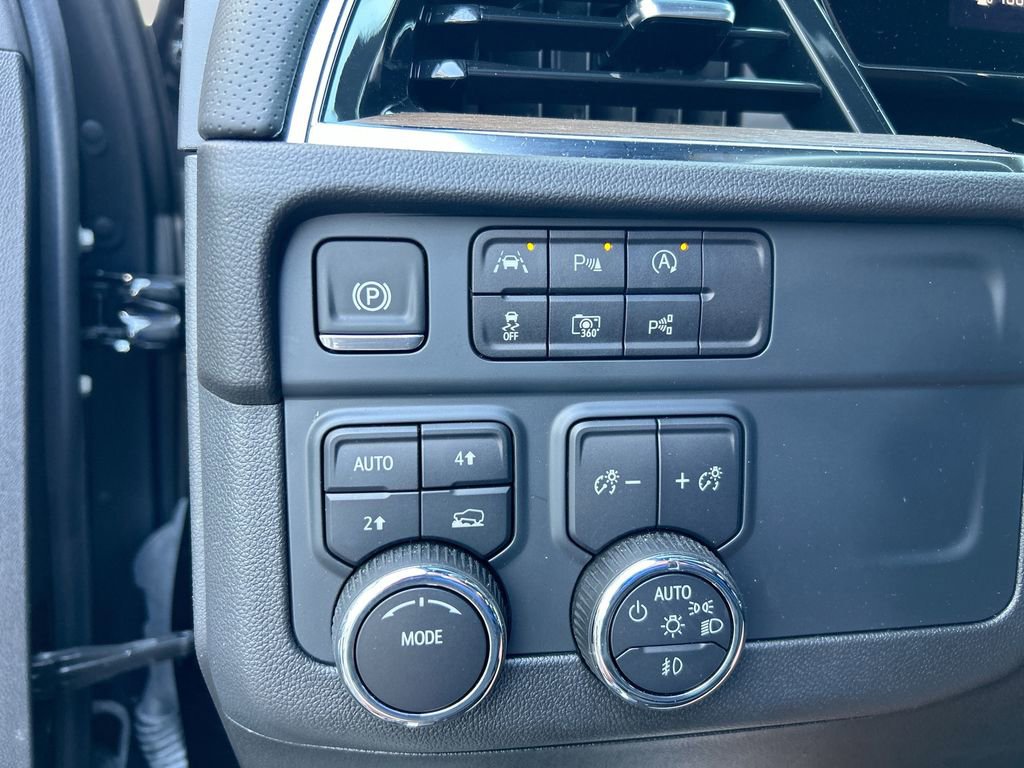 Used 2025 Chevrolet Tahoe High Country AWD/4WD image 18