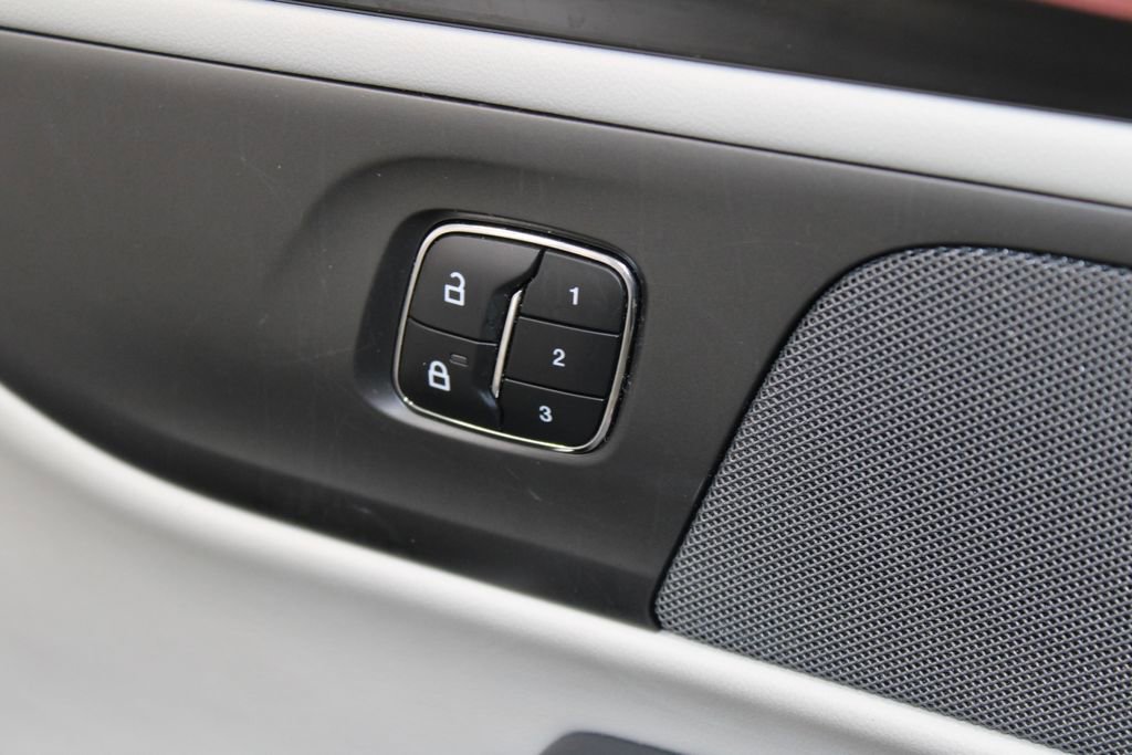 Used 2024 Lincoln Nautilus Reserve image 27