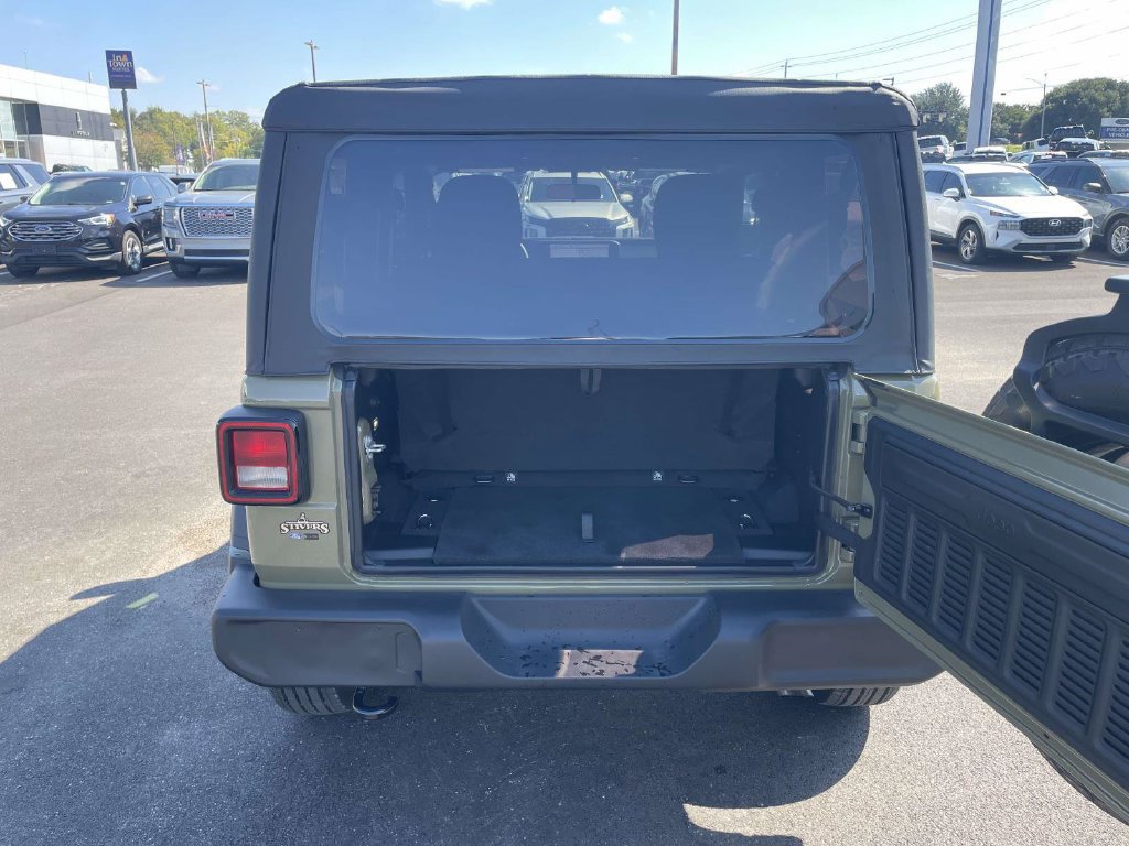 Used 2025 Jeep Wrangler Sport AWD/4WD image 10