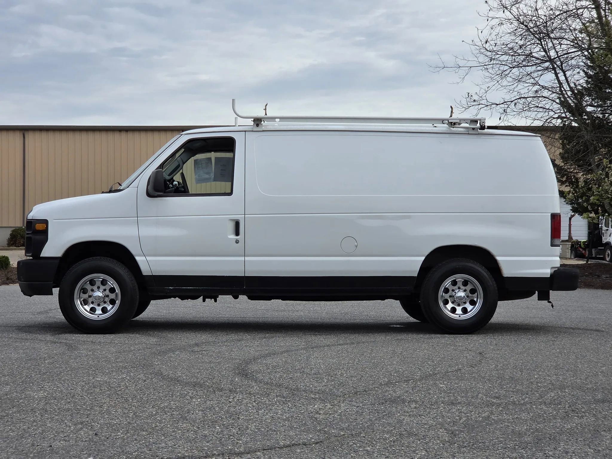 Used 2011 Ford E-150 and Econoline 150 w/ Commercial Cargo Van Pkg RWD image 3