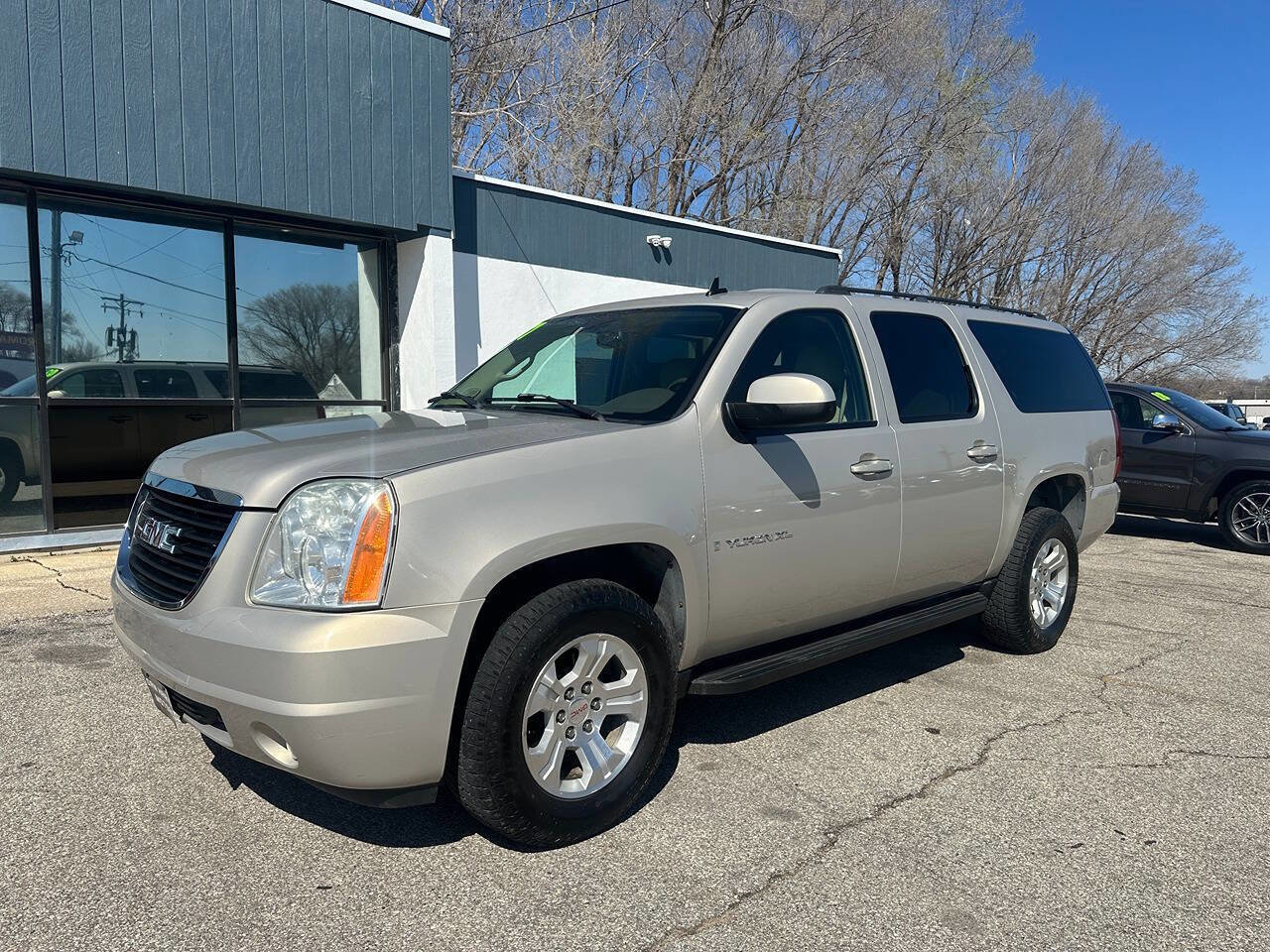 Used 2007 GMC Yukon XL SLE image 2