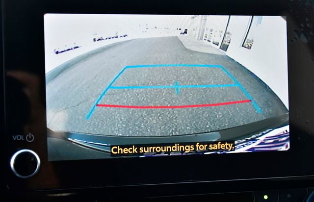 Used 2023 Toyota Highlander LE image 22