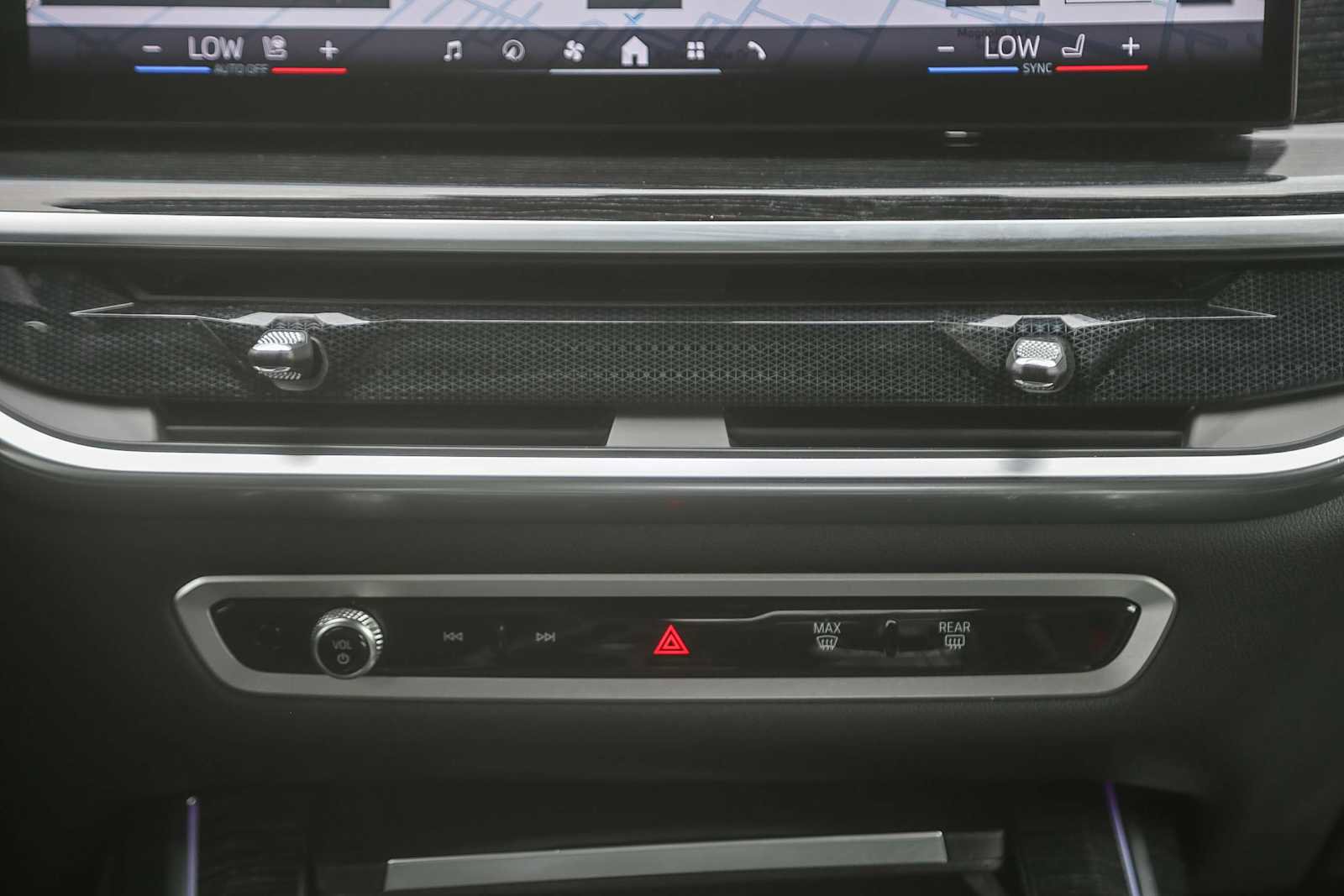 Certified 2024 BMW X7 xDrive40i w/ M Sport Package image 10