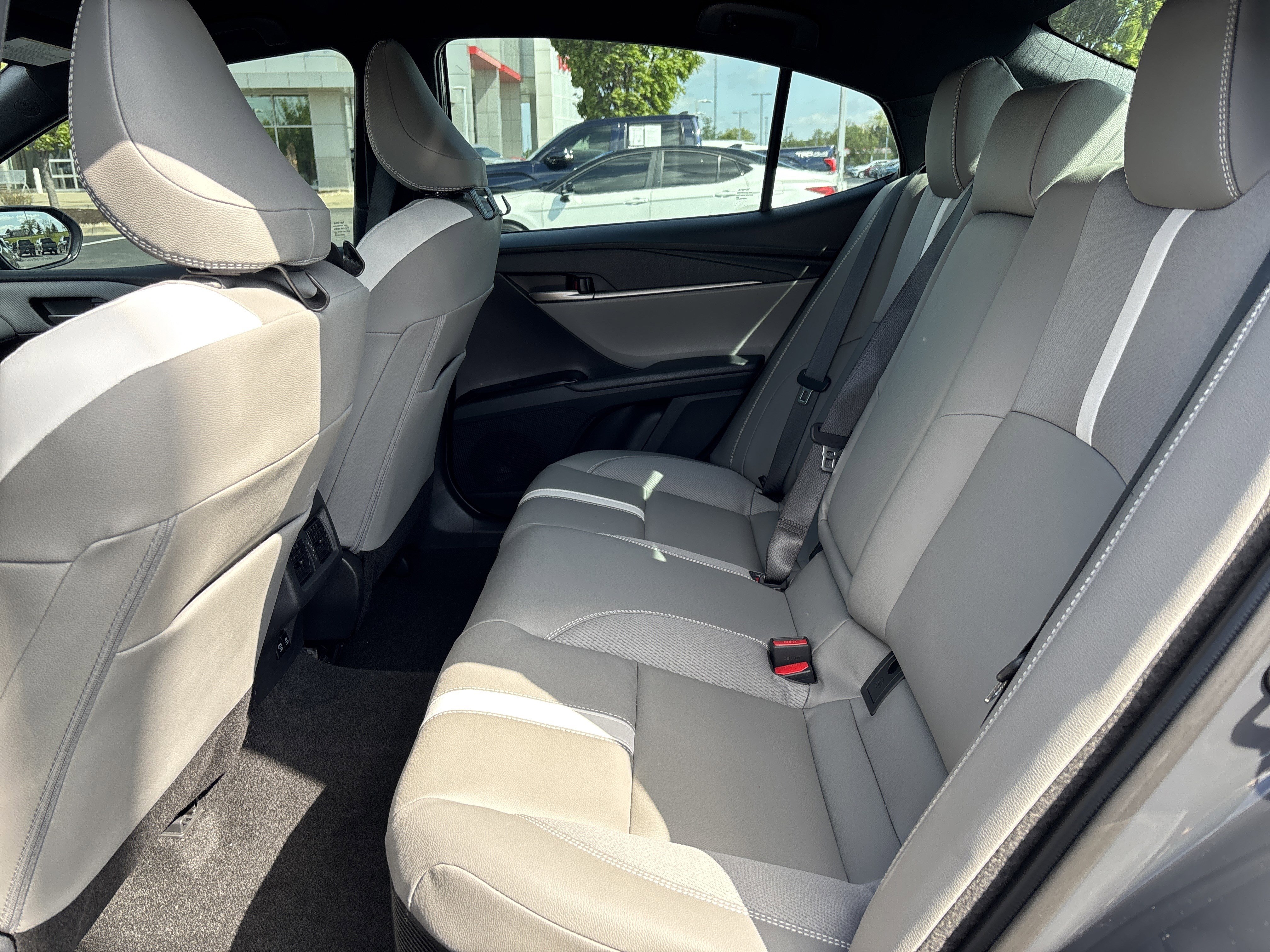 Used 2026 Toyota Camry SE AWD/4WD image 30