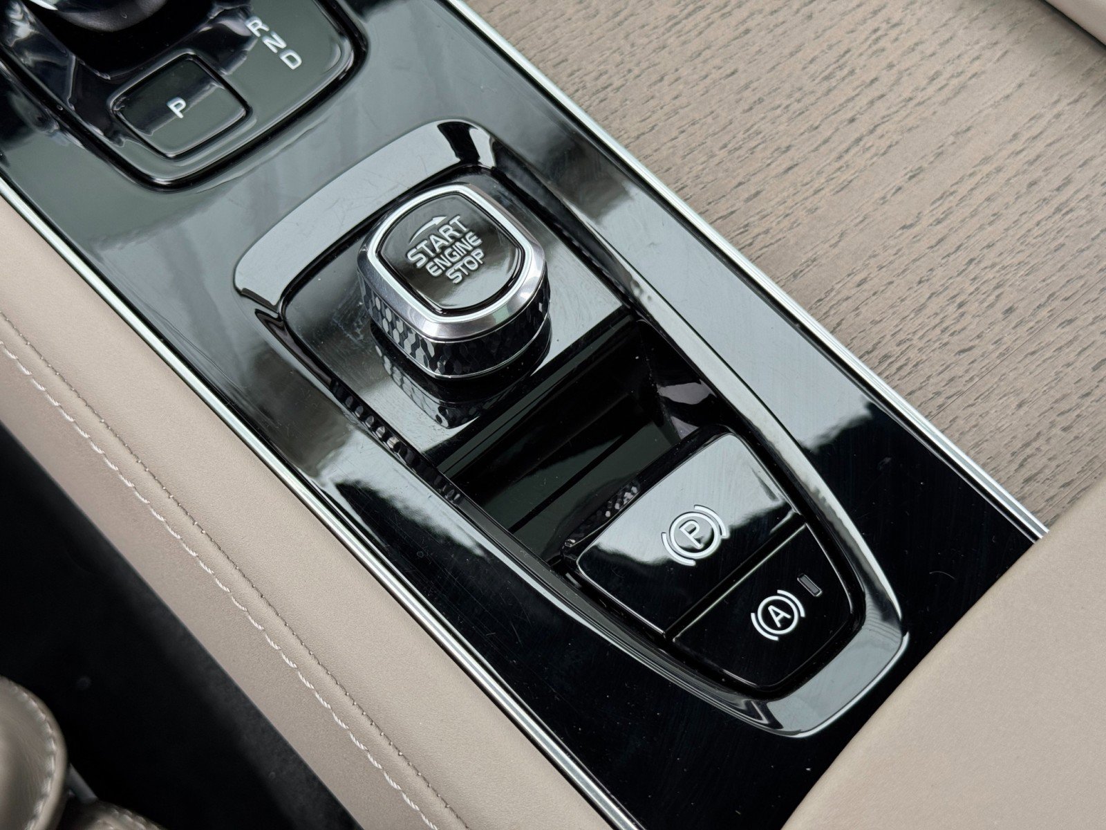 Used 2025 Volvo XC90 T8 Ultra image 35