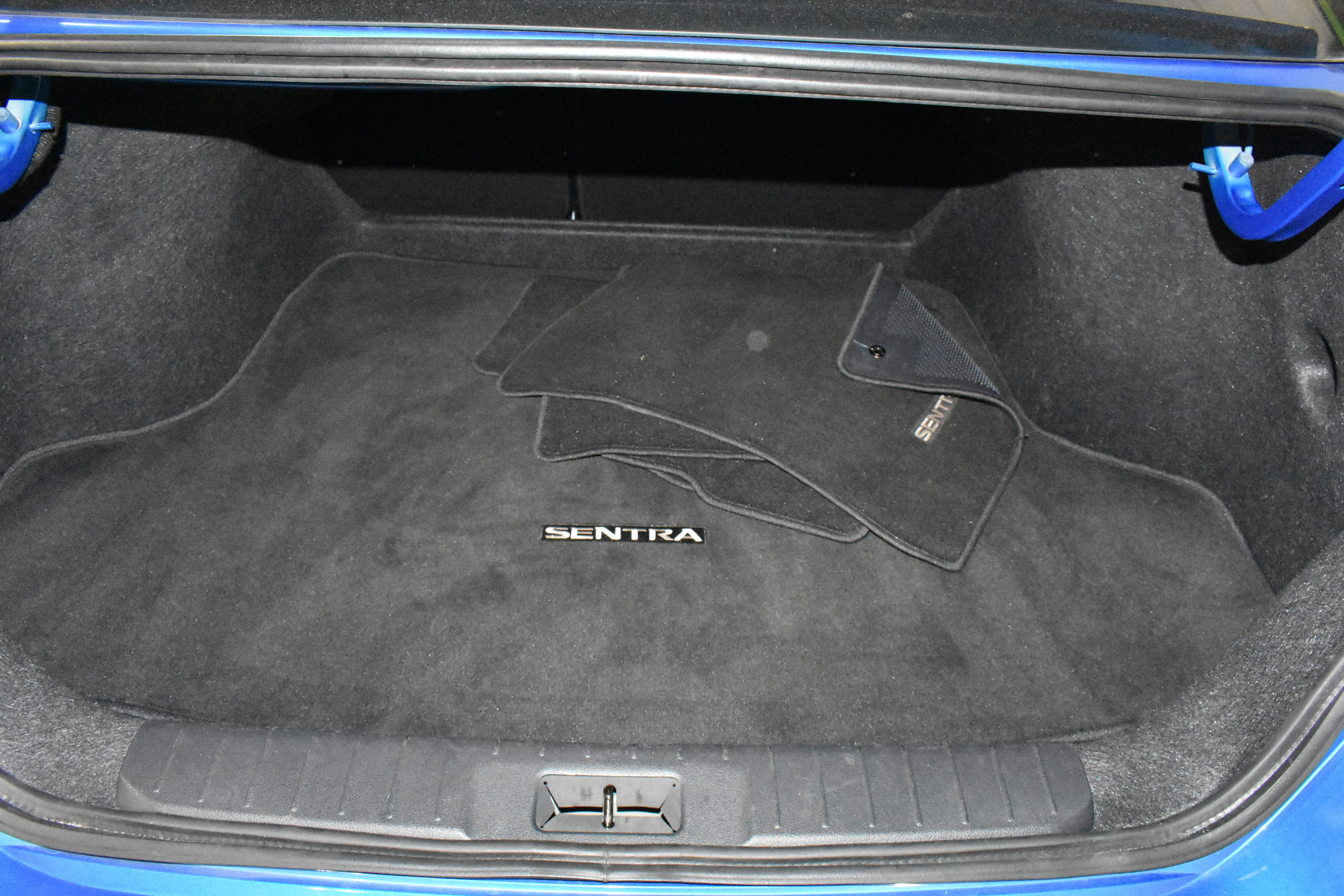 Used 2025 Nissan Sentra SV FWD image 30