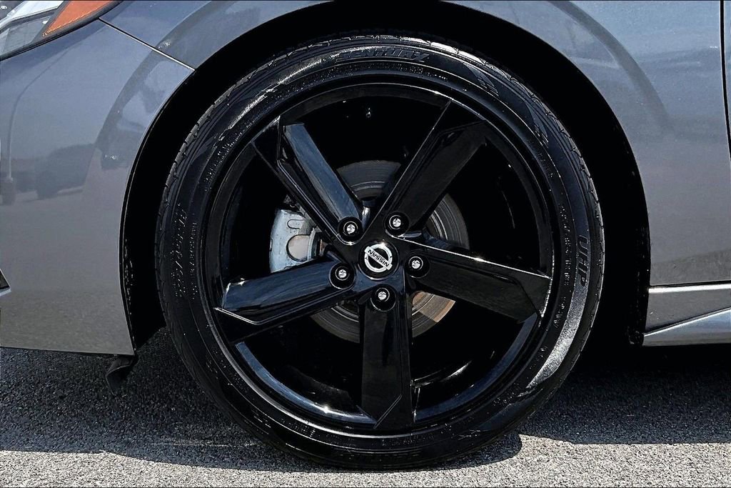 Used 2023 Nissan Sentra SR w/ Electronics Package FWD image 9