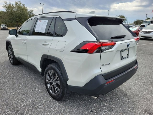 Used 2022 Toyota RAV4 XLE Premium image 12