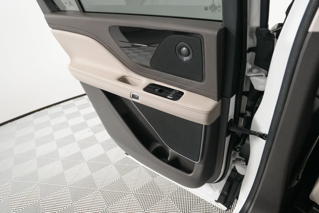 Used 2022 Lincoln Aviator Reserve w/ Equipment Group 201A image 14