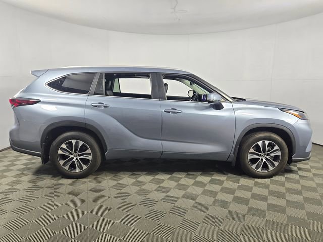 Used 2024 Toyota Highlander XLE image 10