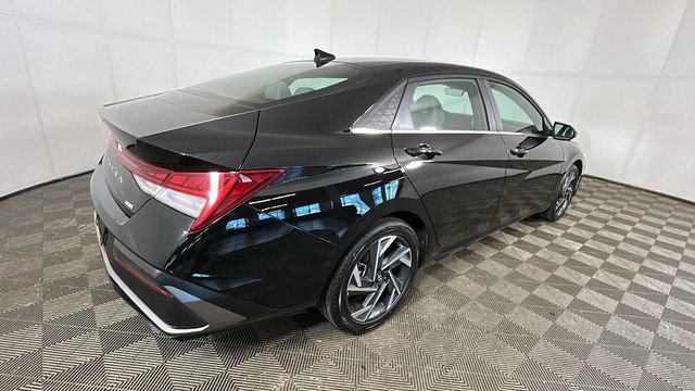 Certified 2025 Hyundai Elantra Limited FWD video 3