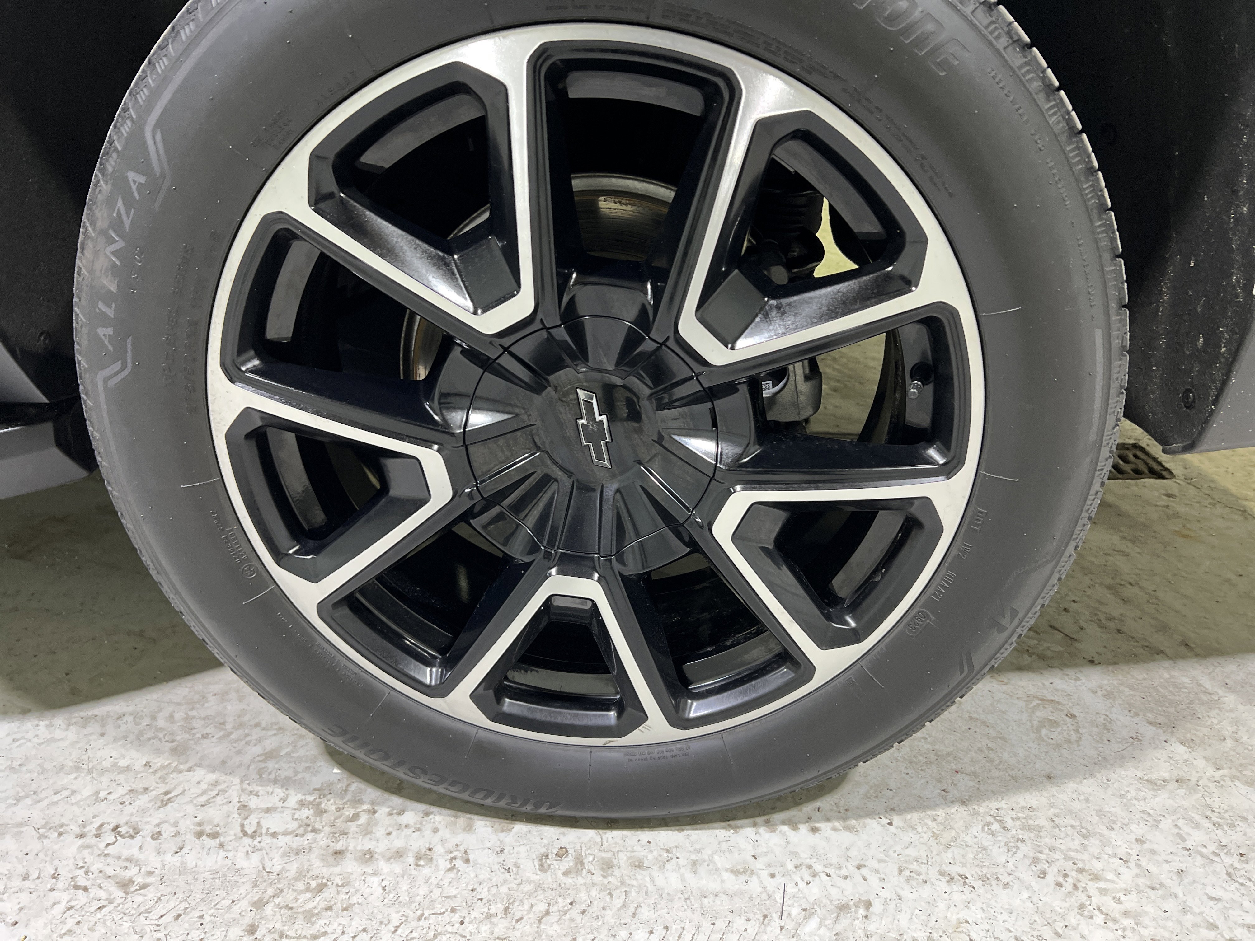 Used 2023 Chevrolet Suburban RST w/ Luxury Package image 13