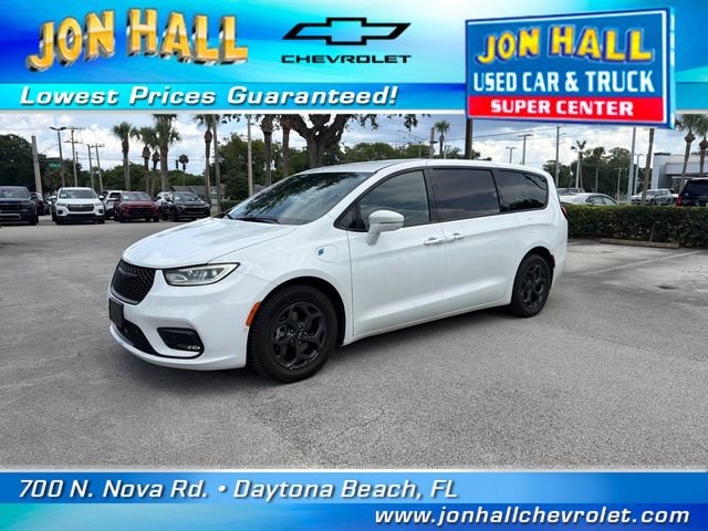 Used 2022 Chrysler Pacifica Touring-L w/ Uconnect Theater Family Group FWD image 2