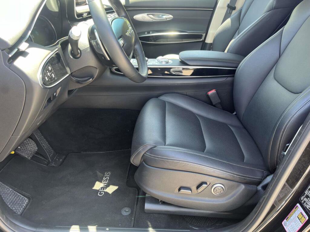 Used 2025 Genesis GV70 2.5T AWD/4WD image 15