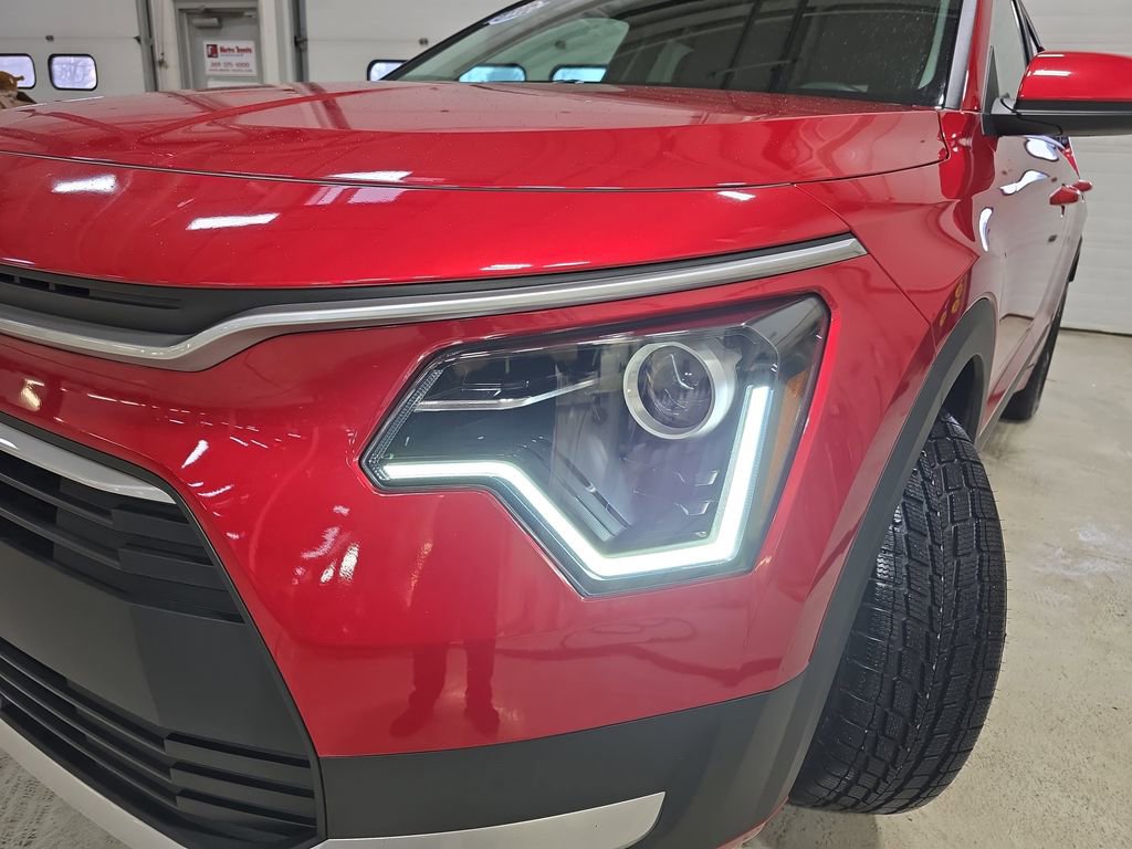 Used 2024 Kia Niro LX image 31