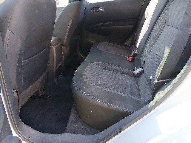 Used 2012 Nissan Rogue SV w/ Premium Pkg image 11