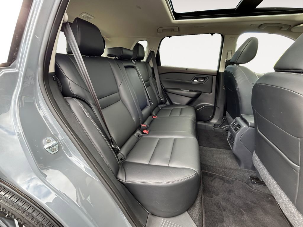 Used 2023 Nissan Rogue SL w/ SL Premium Package image 11