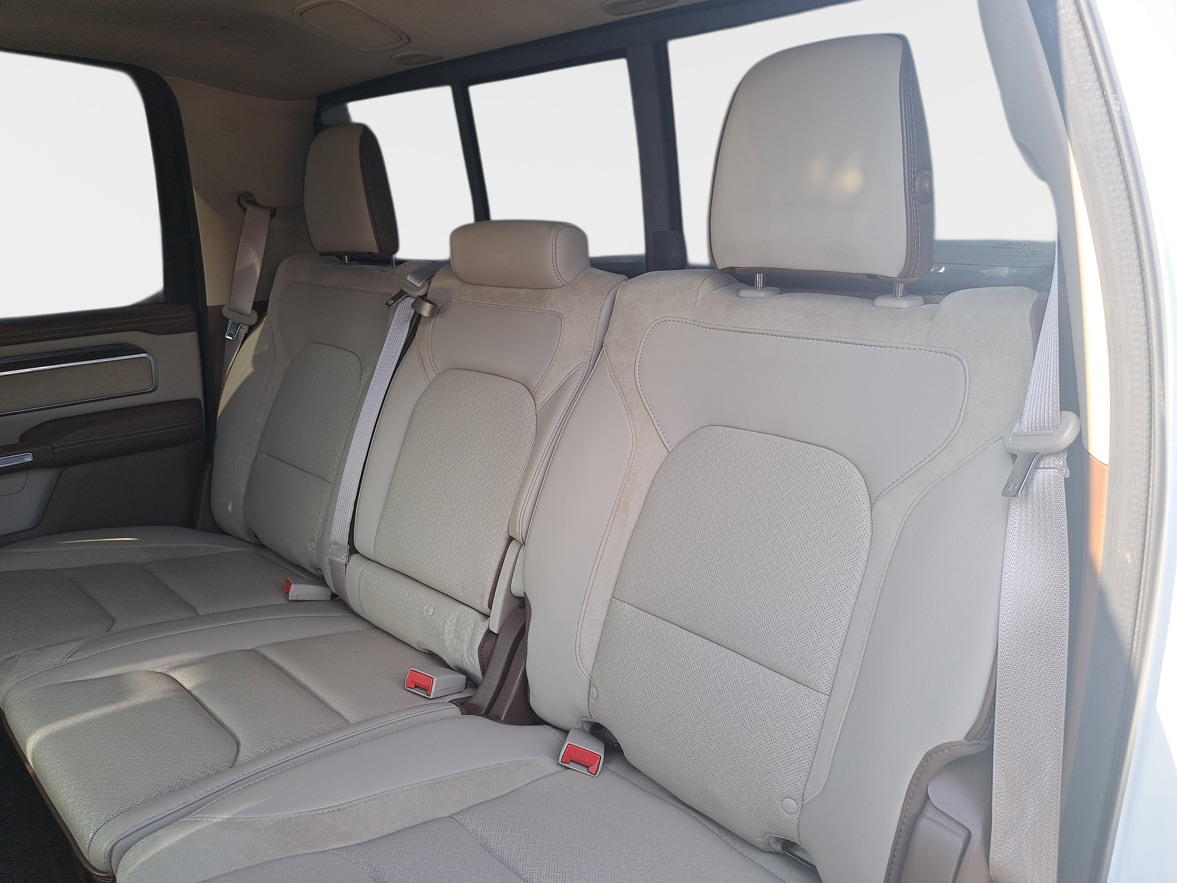Used 2019 RAM 1500 Laramie AWD/4WD image 12