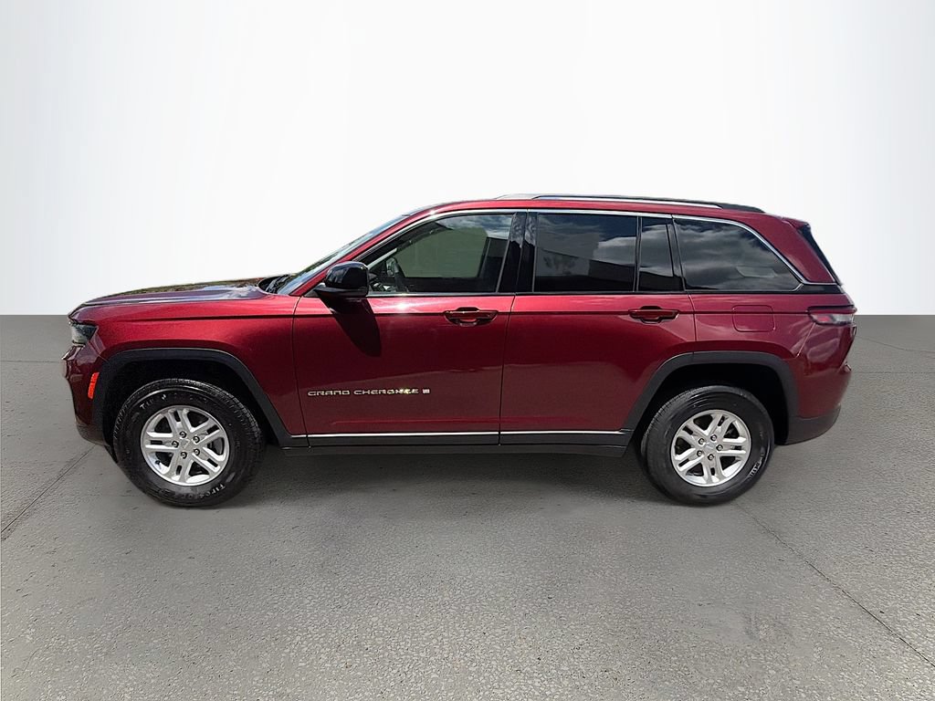 Used 2023 Jeep Grand Cherokee Laredo AWD/4WD image 7