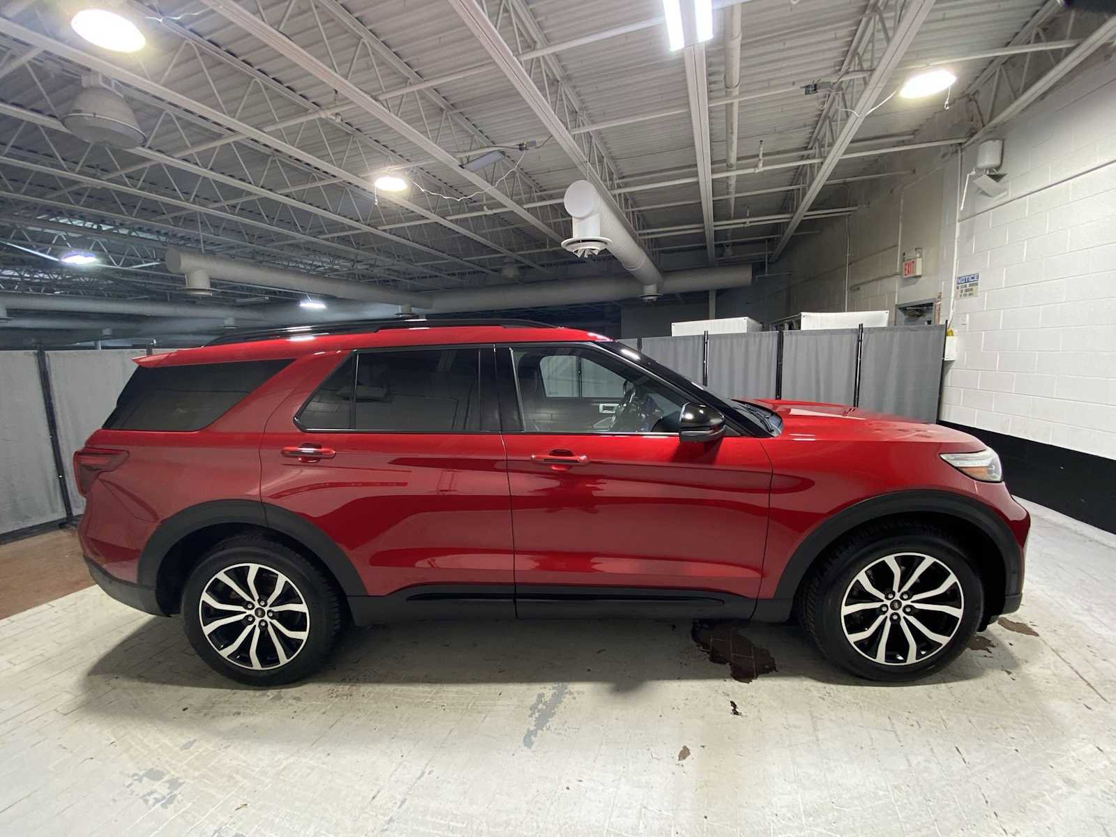 Used 2020 Ford Explorer ST w/ Premium Technology Package image 27