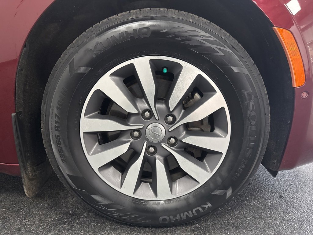 Used 2020 Chrysler Pacifica Touring-L Plus image 12