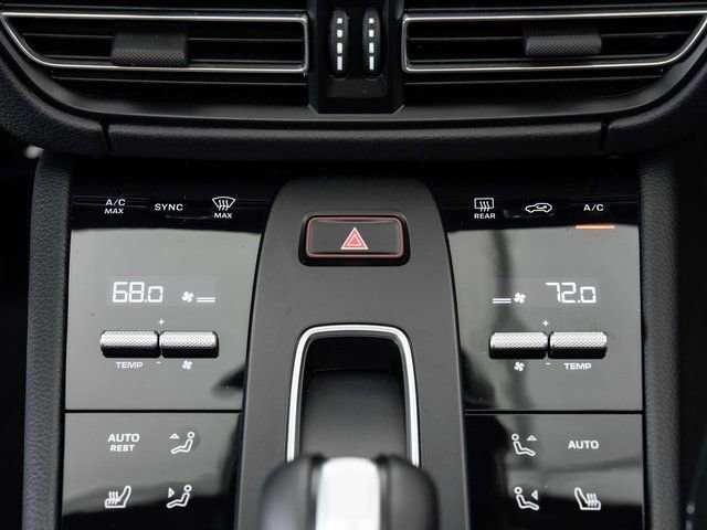 Certified 2025 Porsche Macan AWD/4WD image 18
