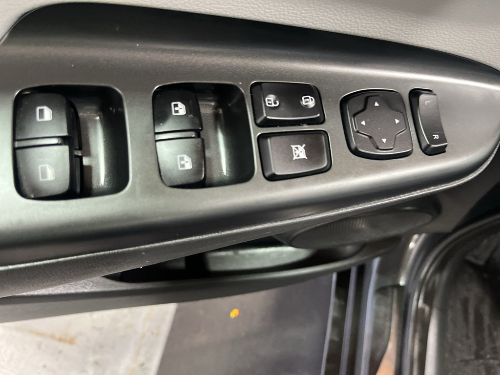 Used 2023 Hyundai Kona SEL w/ Cargo Package AWD/4WD image 35