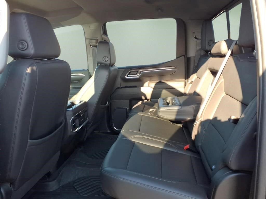 Used 2024 Chevrolet Silverado 1500 LTZ AWD/4WD image 7