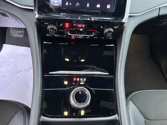 New 2025 Jeep Grand Cherokee Altitude image 14