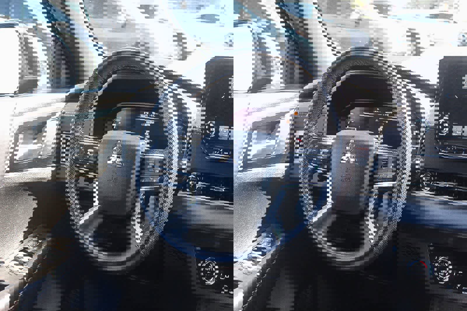 Used 2023 Mitsubishi Outlander SE image 22