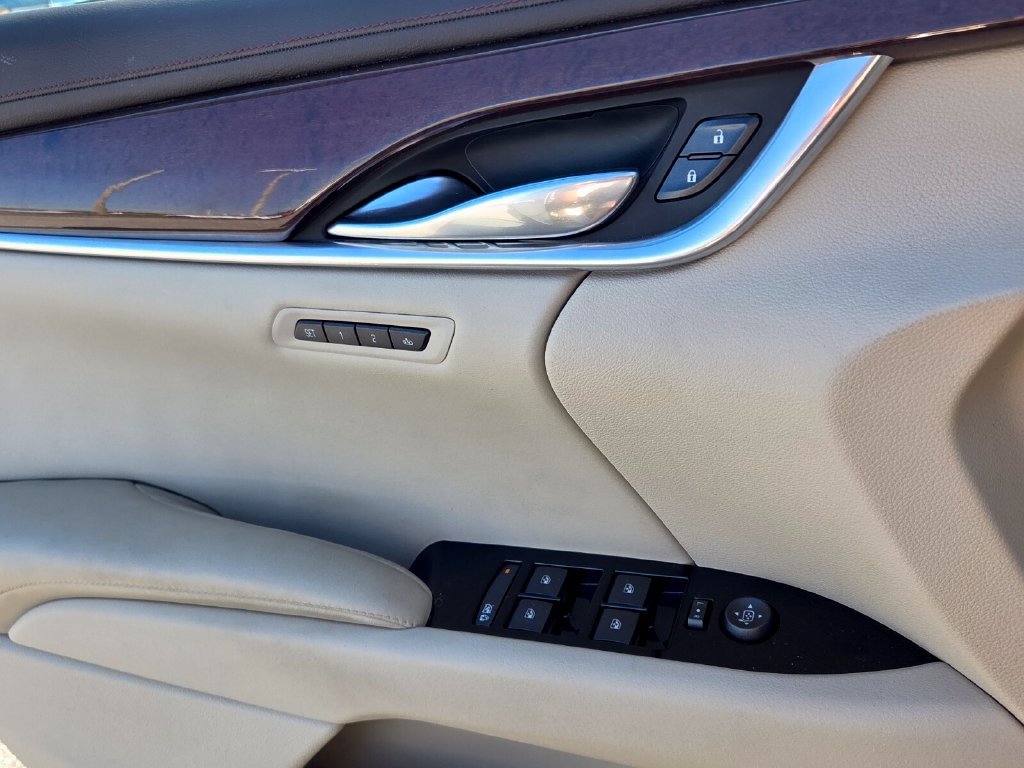 Used 2013 Cadillac XTS Luxury FWD image 29