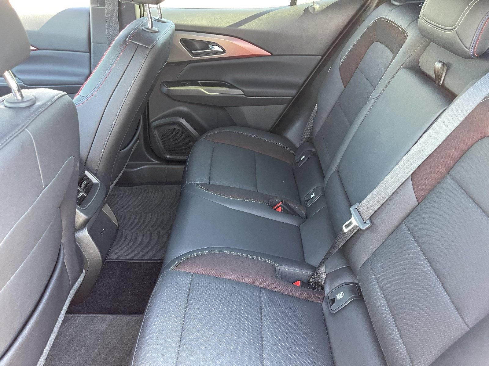 Certified 2024 Chevrolet Equinox EV RS FWD image 18
