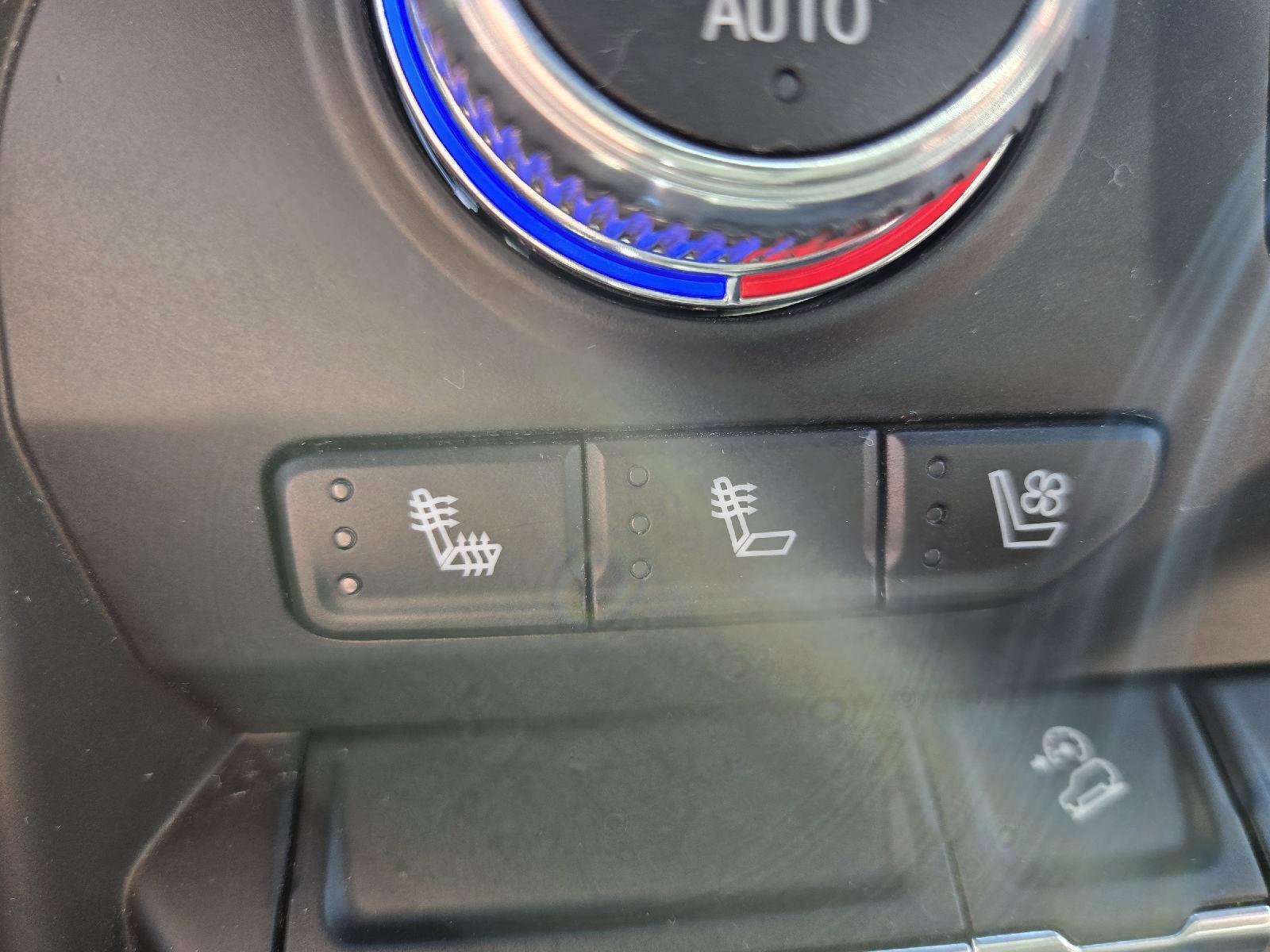 Used 2022 GMC Sierra 2500 SLT w/ SLT Convenience Package image 43